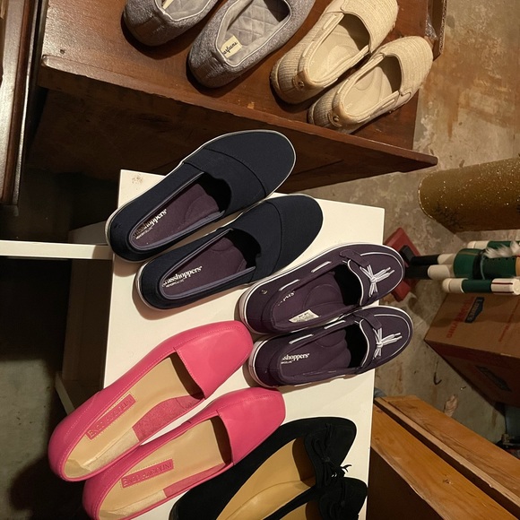 Modern and vintage shoes. - Picture 4 of 6